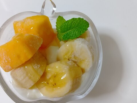 冷凍フルーツでヨーグルト♪